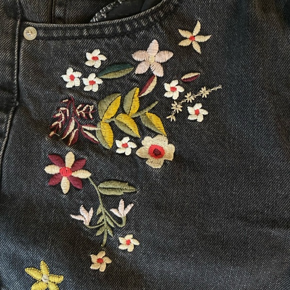 Garage Flower Embroidery Mom Jeans - Picture 4 of 4